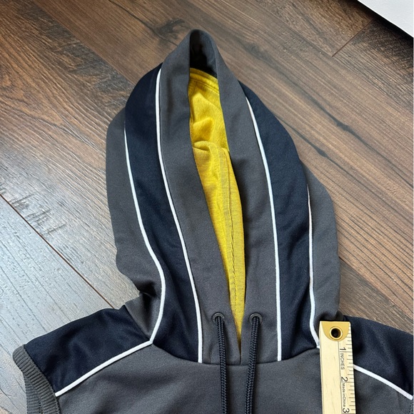 Armani Exchange Mens Gray Sleeveless Hoodie with Yellow Lining Hood (Size XS) - Picture 6 of 7